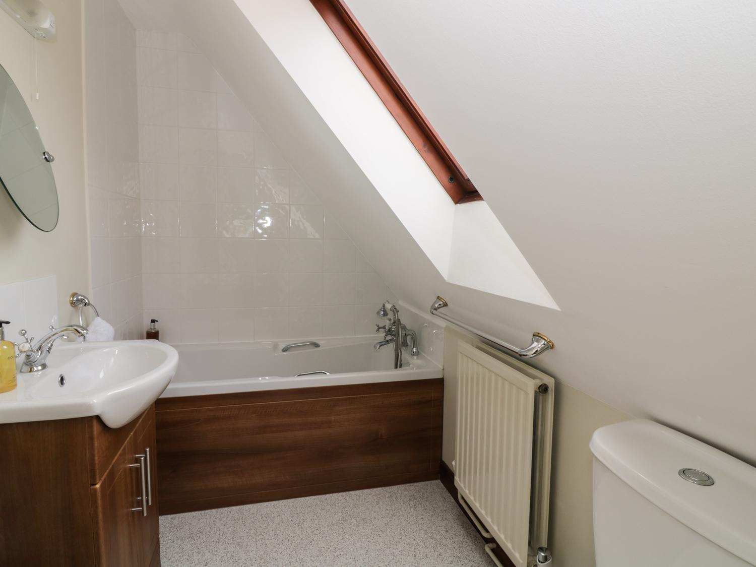 The Lodge Off High Street Hadleigh  외부 사진
